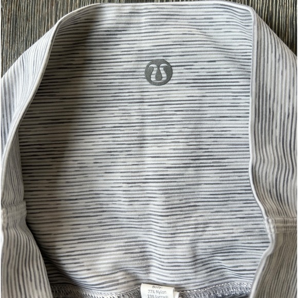 Lululemon Wunder Under Grey Crop Special Edition Scalloped Hem legging. Size 4 - Picture 10 of 12